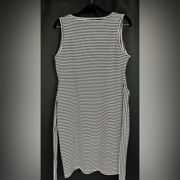 Black & White Stripe Sleeveless Dress with Tie Waist and Pockets - Picture 5 of 10